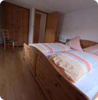 Schlafzimmer 1