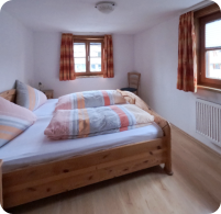 Schlafzimmer 1